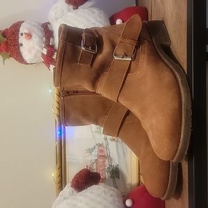 Steve Madden Size 8 Brown Suede Ankle Boots